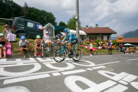 Téléchargez les photos : Domancy, France 18 juillet 2023 : GIANNI MOSCON (ASTANA QAZAQSTAN TEAM / KAZ) en contre-la-montre au Tour de France 2023. - en image libre de droit