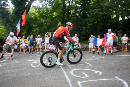 Téléchargez les photos : Domancy, France 18 juillet 2023 : WARREN BARGUIL (TEAM ARKEA - SAMSIC FRA) en contre-la-montre au Tour de France 2023. - en image libre de droit