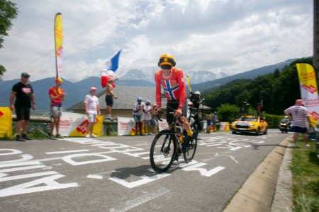 Téléchargez les photos : Domancy, France 18 juillet 2023 : JONAS ABRAHAMSEN (UNO-X PRO CYCLING TEAM NOR) en contre-la-montre au Tour de France 2023. - en image libre de droit