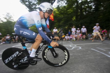 Téléchargez les photos : Domancy, France 18 juillet 2023 : GREGOR MHLBERGER (MOVISTAR TEAM / ESP) en contre-la-montre au Tour de France 2023. - en image libre de droit