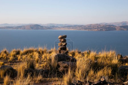 Téléchargez les photos : Vue sur le lac Titicaca depuis la péninsule de Llachn au Pérou. - en image libre de droit