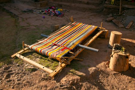 Foto de Material para la producción de artesanías textiles en una comunidad indígena en Perú. - Imagen libre de derechos