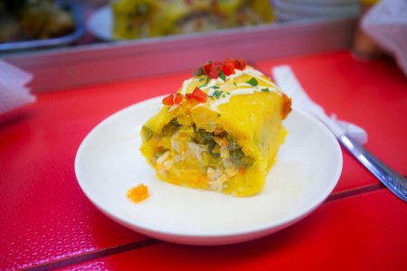 Téléchargez les photos : Causa Limea ou simplement Causa, est une entrée typique et répandue de la gastronomie péruvienne qui a une origine précolombienne. - en image libre de droit