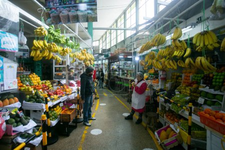 Téléchargez les photos : Lima, Pérou ; 1er janvier 2023 : Epicerie sur le marché de Surquillo à Lima, Pérou. - en image libre de droit