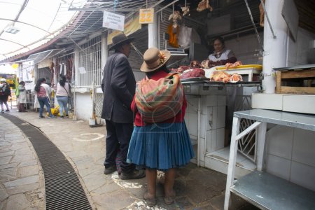 Téléchargez les photos : Cusco, Pérou ; 1er janvier 2023 : étal de vente de viande sur le marché central de Sant Jernimo de Cusco au Pérou. - en image libre de droit