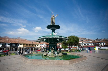 Foto de Cusco, Perú; 1 de enero de 2023: La Plaza de Armas Cusco fue el epicentro político y económico de muchas civilizaciones antes de la llegada de los españoles a Cusco en 1534. - Imagen libre de derechos