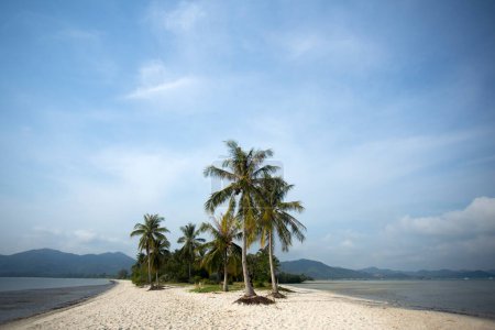 Foto de Vistas de una hermosa playa paradisíaca en la isla de Ko Yao en el sur de Tailandia. - Imagen libre de derechos