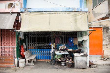 Foto de Puesto de cocina callejera en las calles de Bangkok, Tailandia. - Imagen libre de derechos