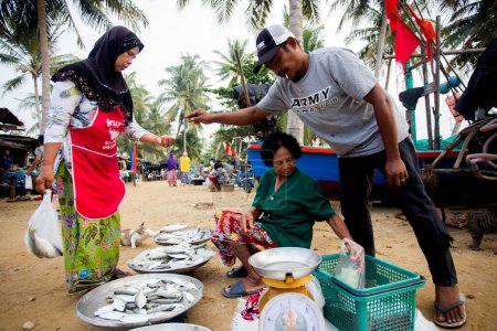 Photo for Sichon, Thailand; 1st January 2023: Sellers and buyers at the fish market on Sichon beach. - Royalty Free Image