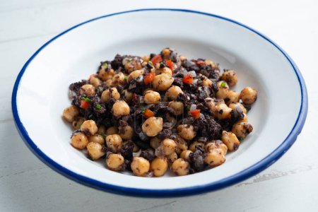 Photo for Stewed chickpeas with black pudding and red pepper. Traditional tapas from Barcelona. - Royalty Free Image