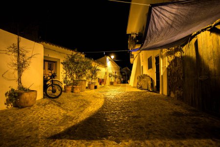 Téléchargez les photos : Vue sur les vieilles rues de Dat Vila, le centre historique de la ville d'Ibiza, un site du patrimoine mondial de l'UNESCO. - en image libre de droit