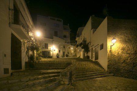 Foto de Vistas de las antiguas calles de Dat Vila, el casco antiguo de Ibiza, patrimonio de la UNESCO. - Imagen libre de derechos