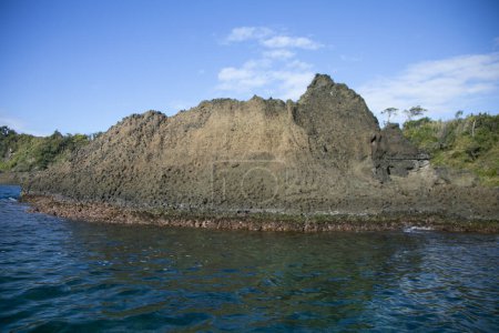 Téléchargez les photos : Littoral formé par l'activité volcanique sur la côte d'Ogi dans l'île de Sado, préfecture de Niigata, Japon. - en image libre de droit