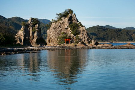 Téléchargez les photos : Vues de l'île de Watano depuis Nachikatsuura dans la préfecture de Wakayama, Japon. - en image libre de droit