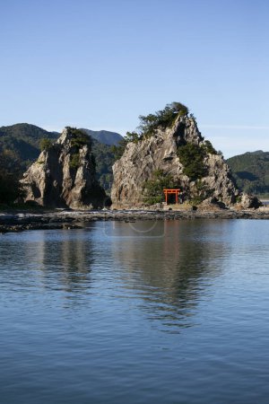 Téléchargez les photos : Vues de l'île de Watano depuis Nachikatsuura dans la préfecture de Wakayama, Japon. - en image libre de droit