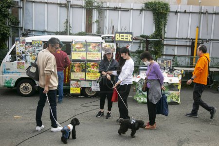 Foto de Tokio, Japón; 1 de octubre de 2023: Shimokitazawa es una zona comercial y de entretenimiento en Kitazawa, llena de tiendas vintage y ambiente alternativo. - Imagen libre de derechos