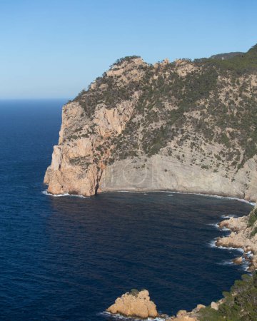 Foto de Ses Margalides. Pequeño grupo de islas en la zona de Santa Agns en la isla de Ibiza. - Imagen libre de derechos