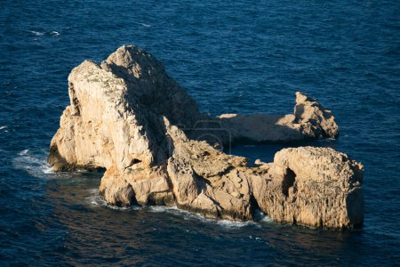 Téléchargez les photos : Ses Margalides. Petit groupe d'îles dans la région de Santa Agns sur l'île d'Ibiza. - en image libre de droit