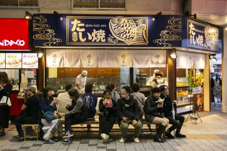 Foto de Nagoya, Japón; 10 de octubre 2023: Negocios y restaurantes en el centro comercial de la ciudad de Nagoya. - Imagen libre de derechos