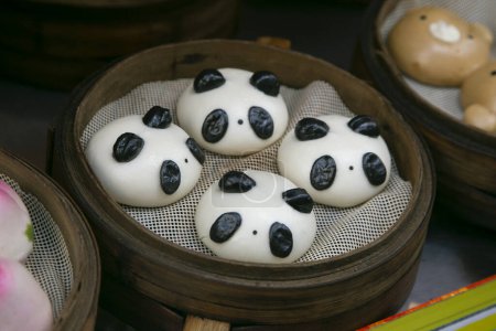 Panda Buns Bollos de harina de trigo al vapor esponjosos rellenos de champiñones y salsa de hoisin.
