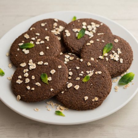 Téléchargez les photos : Farine d'avoine maison et biscuits au chocolat avec une recette italienne. - en image libre de droit