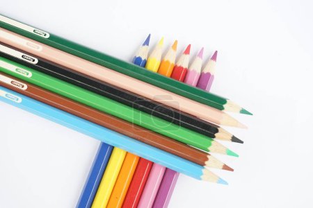 Téléchargez les photos : Crayon et crayons de couleur - en image libre de droit