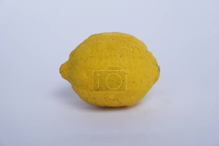 Téléchargez les photos : Fond blanc citron frais - en image libre de droit