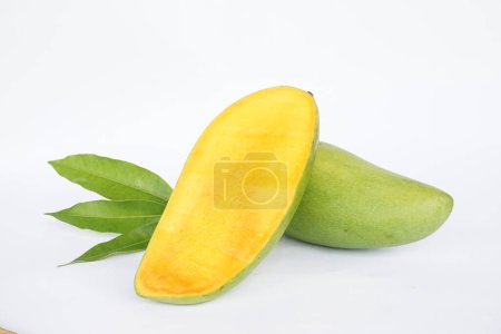 Téléchargez les photos : Doux manggo fond blanc - en image libre de droit