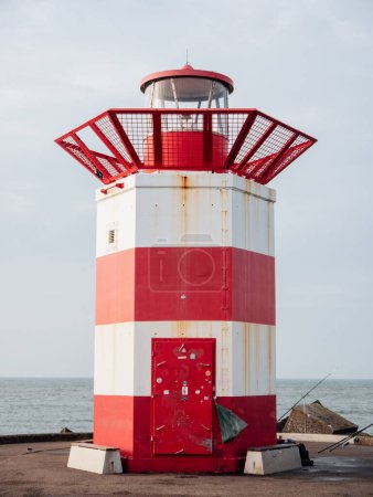 Téléchargez les photos : Un phare rouge dans le Nord voir - en image libre de droit