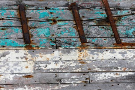 Téléchargez les photos : Rusting ship wreck on Brittany coast, Finistere, Crozon - en image libre de droit
