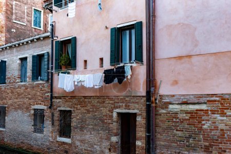 Téléchargez les photos : Vue d'un canal intérieur de Venise. - en image libre de droit