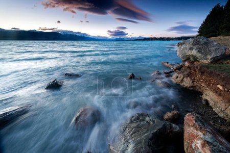 Foto de Beautiful nature landscape of mountains and sea at New Zeeland - Imagen libre de derechos