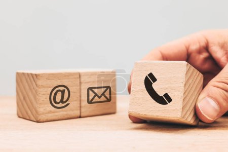 Téléchargez les photos : Company website contact screen on wooden cube include phone, address and email symbol. Business concept, customer contact - en image libre de droit