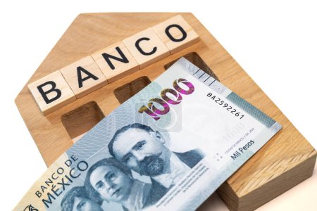 Téléchargez les photos : Billets de 1000 pesos mexicains et symbole de la Banque du Mexique, concept financier et commercial, gros plan - en image libre de droit