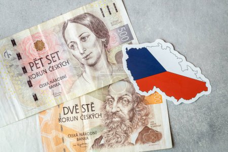 Foto de Bandera checa en el contexto del dinero korun, El concepto de fortalecer la corona checa, La moneda más fuerte de Europa del Este - Imagen libre de derechos