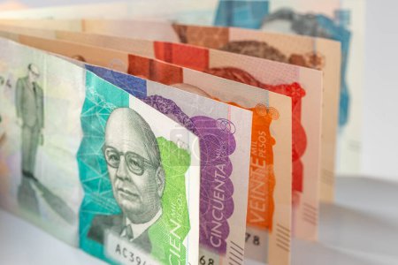 Monnaie colombienne, Pesos colombiens, Billets empilés, Billets de 10 000 pesos, Concept financier et commercial