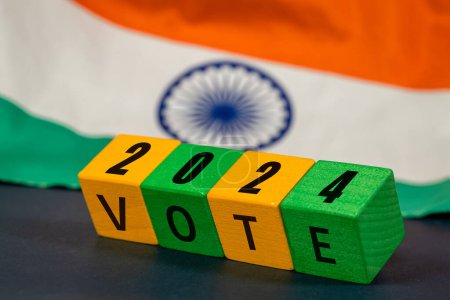 Foto de India vote 2024, Bloques de madera inscripción vote 2024 con la bandera india. Concepto, votación y elecciones en India - Imagen libre de derechos