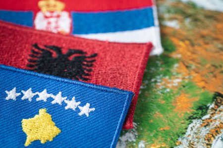 Symbol des Kosovo, Serbiens und Albaniens, Konzept der schwierigen Beziehungen und Grenzprobleme