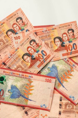 Bolivianische Banknoten zu 100 Bolivianos, viel Geld, Vertikal, Nahaufnahme, Konzept, Bolivien Finanzen