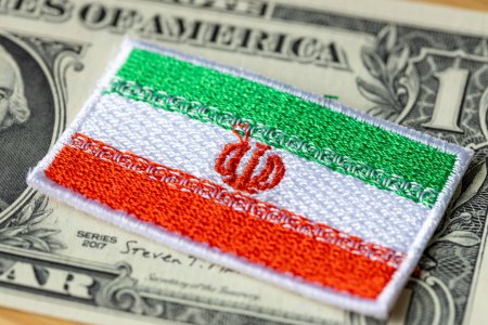 Iran drapeau sur le fond du dollar américain, concept financier