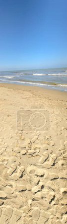 Téléchargez les photos : 180 degrés vue sur la mer avec plage - en image libre de droit