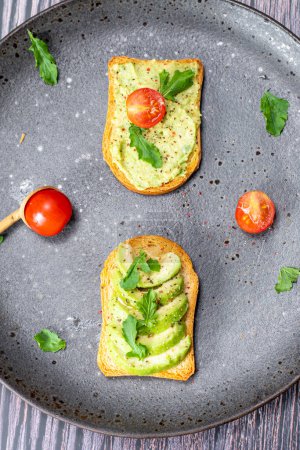 Foto de Tasty breakfast of salmon toast with avocado and tomato - Imagen libre de derechos