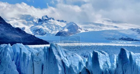Téléchargez les photos : Vue sur le lac et le glacier Parc national Perito Moreno Los Glaciares en Patagonie argentine - en image libre de droit