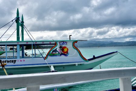 Foto de Tradicional filipino asiático ferry taxi tour barcos en la isla de Palawan, Filipinas - Imagen libre de derechos