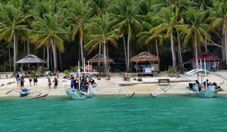Foto de Barco turístico en la laguna El Nido, isla de Palawan, Filipinas - Imagen libre de derechos