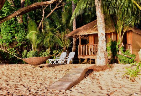 Téléchargez les photos : Cabane en bois dans l'île tropicale de Palawan, Philippines - en image libre de droit