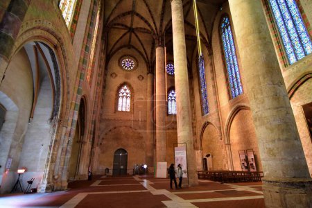 Foto de Toulouse, Francia - 14 de enero de 2023: Hermoso interior del monasterio dominicano Couvent des Jacobins en Toulouse, Francia - Imagen libre de derechos