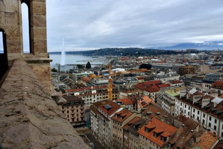 Téléchargez les photos : Genève, Suisse - 4 février 2023 : Paysage urbain de la vieille et historique ville suisse Genève - en image libre de droit