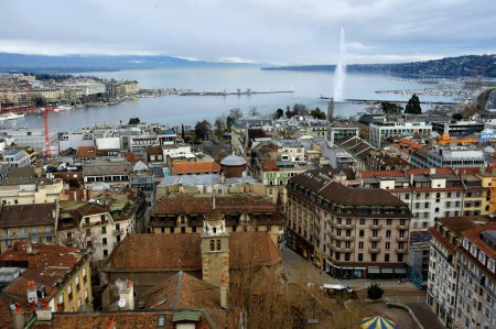 Téléchargez les photos : Genève, Suisse - 4 février 2023 : Paysage urbain de la vieille et historique ville suisse Genève - en image libre de droit