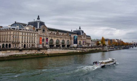 Foto de París, Francia - 27 de noviembre de 2022: hermosa vista del Museo de Orsay en París, Francia - Imagen libre de derechos